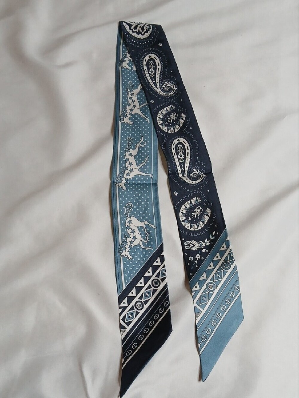 Hermès "Cheval de Coeur" Bandana Silk Twilly Scarf - Picture 3 of 4